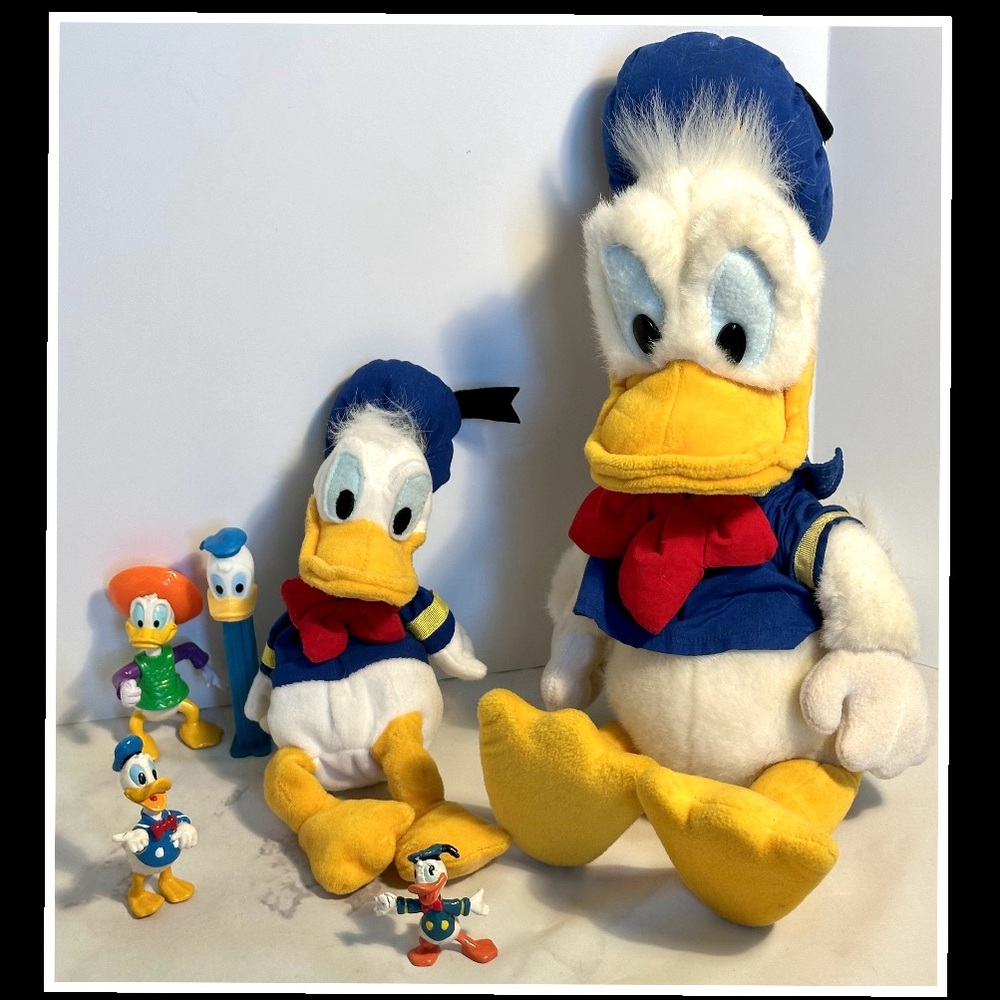 Vintage collection of Donald Duck Toy Set